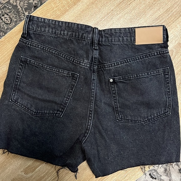 H&M High Waisted Black Jean Shorts - Picture 4 of 4